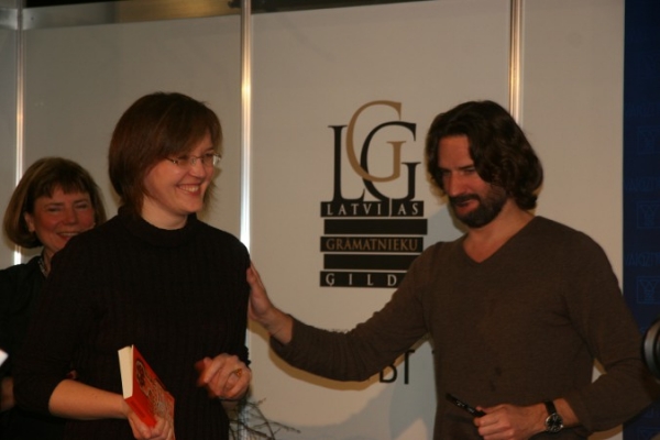 Zvaigzne ABC mājas lapas konkursa uzvarētāja Kristīne Rožkalne ar Frederiku Beigbederu