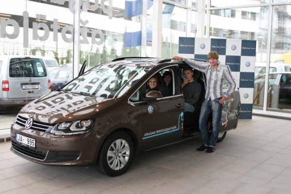 Interaktīvo mācību līdzekļu izstrādes grupai Møller Auto Lidosta uz gadu nodod lietošanā pilnīgi jaunu VW Sharan