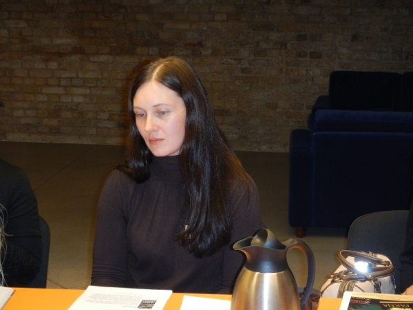 Projektu vadītāja Anda Brazauska klātesošos iepazīstināja ar Džastina Kronina episko romānu 'Pāreja'